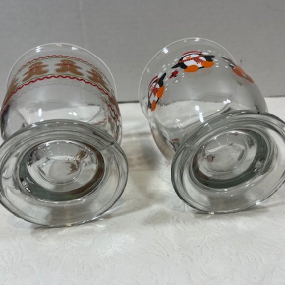 TWO Glass Mugs Gingerbread Men/Penguins Holiday Christmas Winter 15oz - Picture 4 of 10